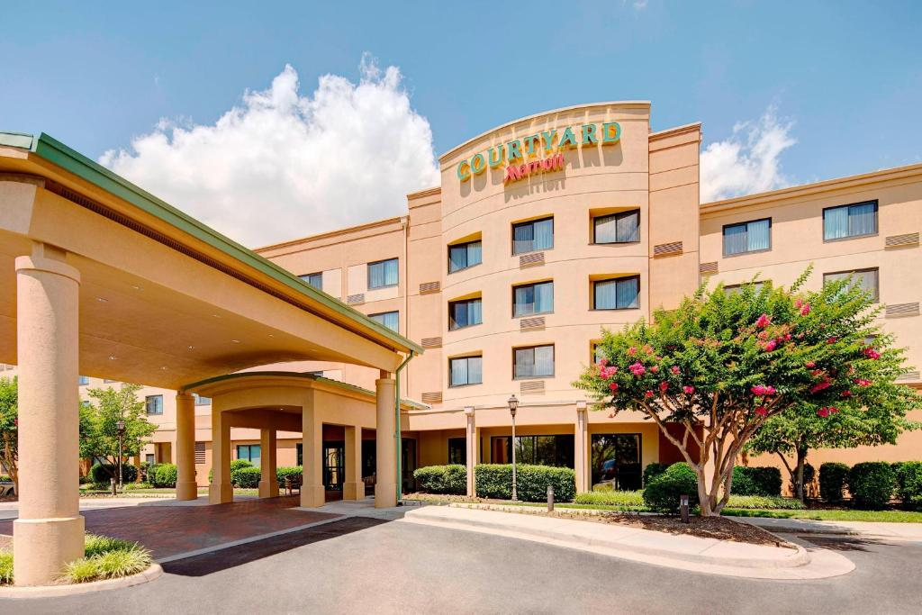 Courtyard by Marriott – Roanoke Airport