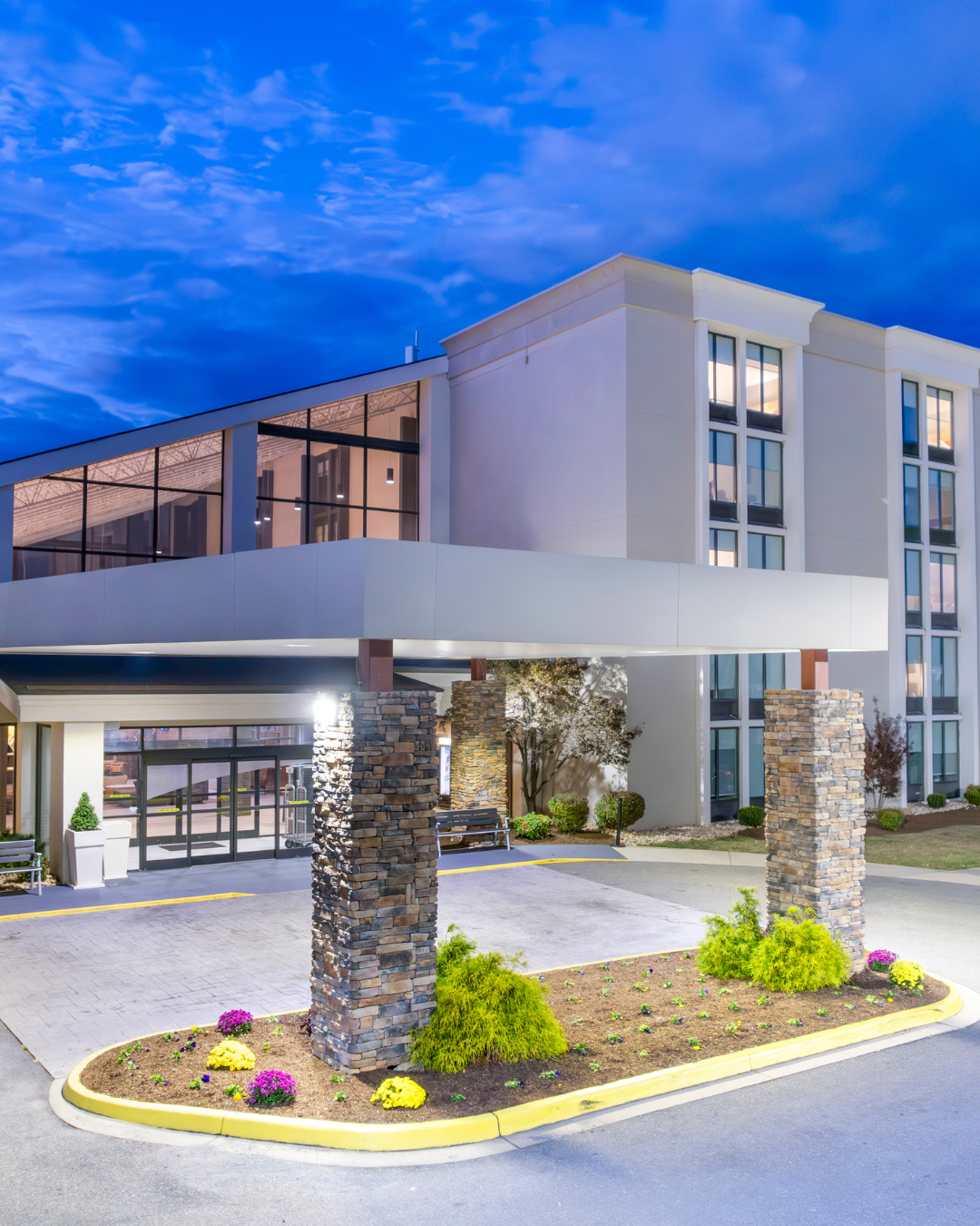 Holiday Inn Roanoke Conference Center & Candlewood Roanoke Airport